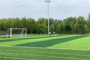 北京一土学校足球场